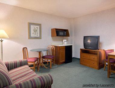 Elkins Inn And Suites ห้อง รูปภาพ