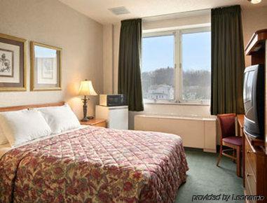 Elkins Inn And Suites ห้อง รูปภาพ